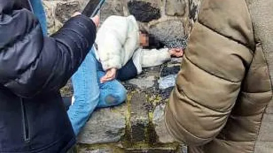 Diyarbakır'da surların merdiveninden yuvarlanan kız yaralandı