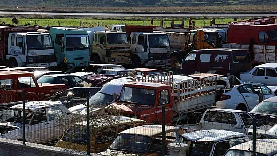 Diyarbakır'da yediemin otoparkında yaklaşık 100 milyon lira değerinde yüzlerce araç sahibini bekliyor