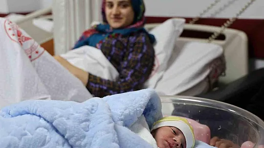 Diyarbakır'da yeni yılda 'Umut' ve 'Lina' dünyaya geldi
