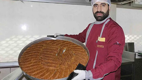 Diyarbakır'da yılbaşı nedeniyle günlük 2 ton tatlı satışı hedefleniyor