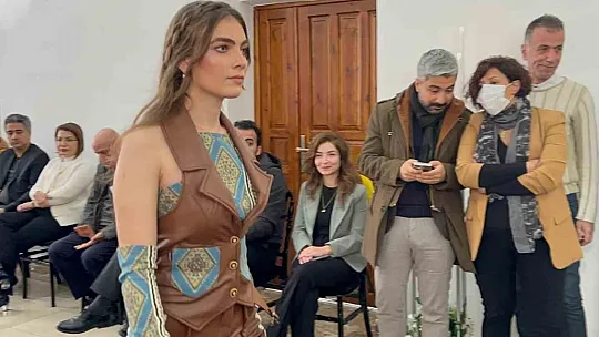 Diyarbakırlı kadınların defile gösterisi göz kamaştırdı
