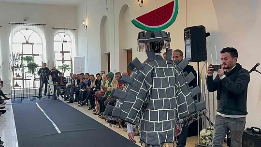 Diyarbakırlı kadınların defile gösterisi göz kamaştırdı