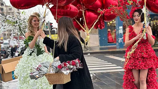 Diyarbakırlı moda tasarımcısı Sevgililer Günü'ne özel çiçekli gelinlik tasarladı