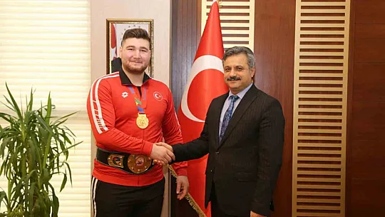Dünya Şampiyonu SÜ'den