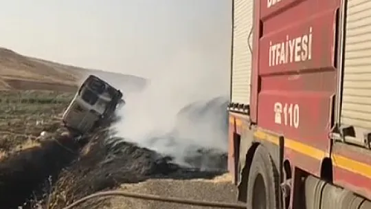 Siirt'te Seyir Halinde Alev Alan Araç Saman Yığınına Daldı!