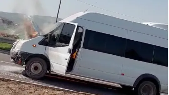 Siirt'te Minibüs Bir Anda Alev Aldı!