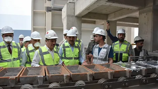 Siirt Lineer Çinko İzabe Tesisinde İlk Çinko Külçeler Üretildi