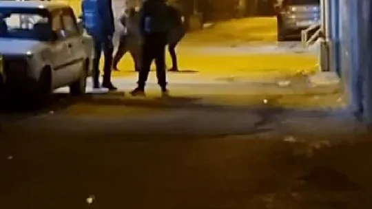 Emniyet amirinin usta manevrası sokak ortasındaki intiharı önledi