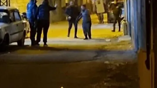 Emniyet amirinin usta manevrası sokak ortasındaki intiharı önledi
