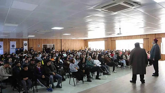 Ergani'de öğrenciler tiyatroyla tarihi yolculuğa çıktı
