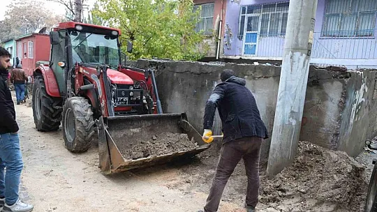 Ergani'de temizlik ve hafriyat kaldırma çalışmaları devam ediyor