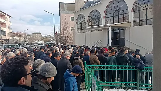 Evinde ölü bulunan il genel meclis üyesi son yolculuğuna uğurlandı