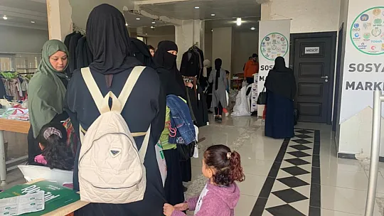 Siirt'te 19 Sivil Toplum Kuruluşu Bir Araya Gelerek 5500 Aileye Destek Oldu