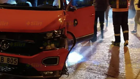 Kavşakta transit ile otomobil çarpıştı: 2 yaralı
