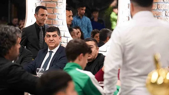 Fadıloğlu, şampiyonları kutladı