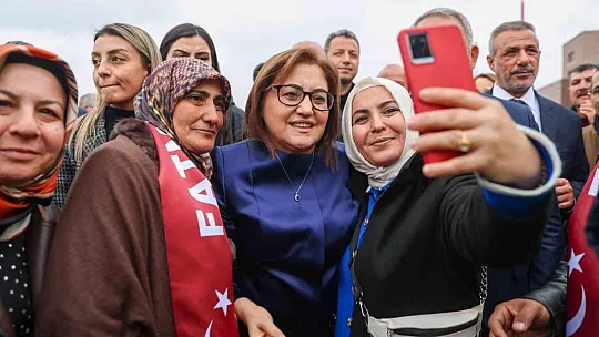 Fatma Şahin'e coşkulu karşılama