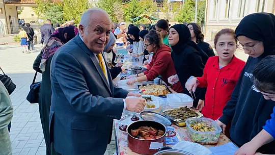 Siirt'te Filistin Yararına Düzenlenen Kermese Yoğun İlgi