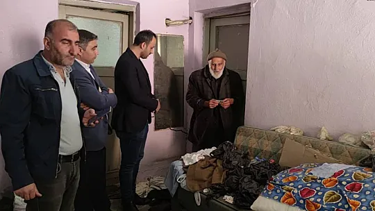 Siirt'te Çöp Evde Yaşayan 78 Yaşındaki Yaşlı Adama Yardım Eli Uzatıldı