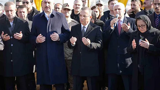 Gaziantep protokolü, deprem mezarlığında vatandaşları yalnız bırakmadı