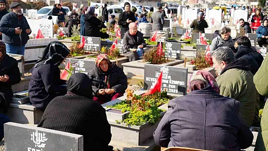 Gaziantep protokolü, deprem mezarlığında vatandaşları yalnız bırakmadı