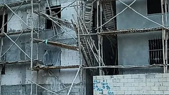 Gaziantep'te inşaat iskelesi çöktü: 1 ölü, 2 yaralı