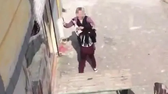 Gaziantep'te kadınların bıçaklı sopalı kavgası kameraya yansıdı