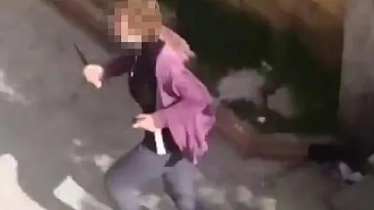 Gaziantep'te kadınların bıçaklı sopalı kavgası kameraya yansıdı