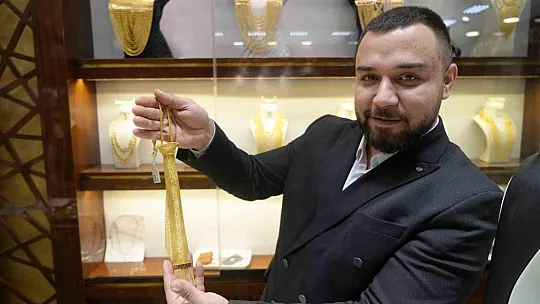 Gaziantep'te kuyumcularda yeni trend: Altın kravat