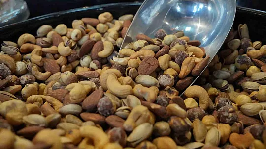 Gaziantep'te yılbaşı öncesi kuruyemiş satışları arttı