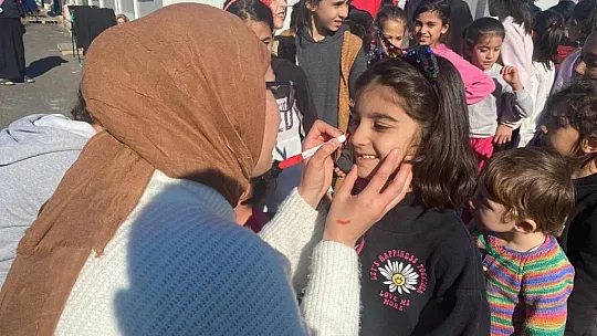 Geçici barınma merkezlerindeki çocuklara psikososyal destek sürüyor