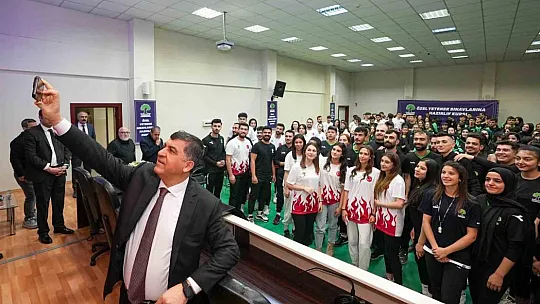 Genç kursiyerlerden Fadıloğluna büyük sevgi