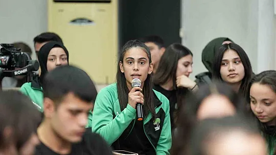 Genç kursiyerlerden Fadıloğluna büyük sevgi