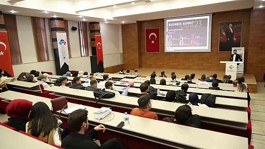 Genç ve dinamik yöneticiler, işletme bölümü öğrencileri ile buluştu
