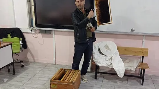 Gercüş'te ilkokul öğrencilerine arıcılık anlatıldı