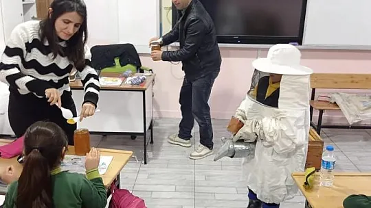 Gercüş'te ilkokul öğrencilerine arıcılık anlatıldı