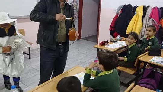 Gercüş'te ilkokul öğrencilerine arıcılık anlatıldı