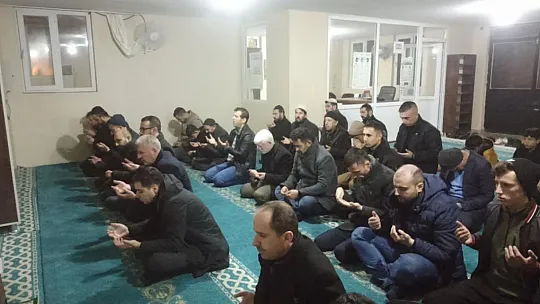 Gercüş'te, Kahramanmaraş merkezli depremde hayatını kaybedenler anıldı