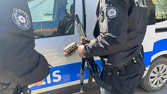 Görme engelli babası ile oğlunu damdan aşağı attı