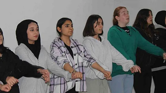 Halk oyunlarında birinciliği kimseye kaptırmak istemiyorlar