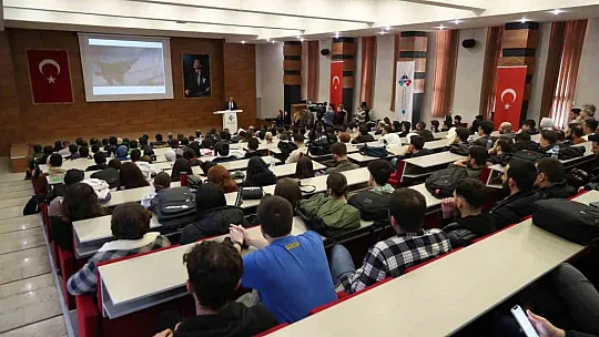 HKÜ'de 'Türkiye Yüzyılı'nda Mühendislik Eğitimi' konferansı