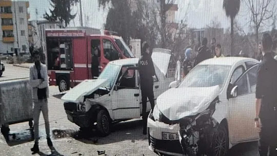 İki otomobil çarpıştı: 1 yaralı