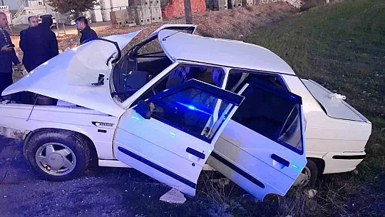 İki otomobil çarpıştı: 5 yaralı