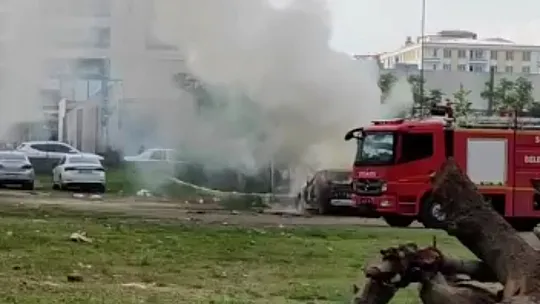 Siirt'te Korku Dolu Anlar! Alev Alan Araçta Patlama Yaşandı