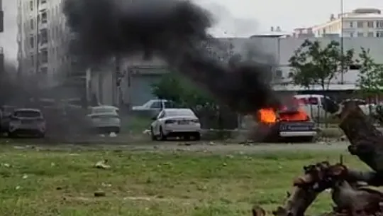 Siirt'te Korku Dolu Anlar! Alev Alan Araçta Patlama Yaşandı