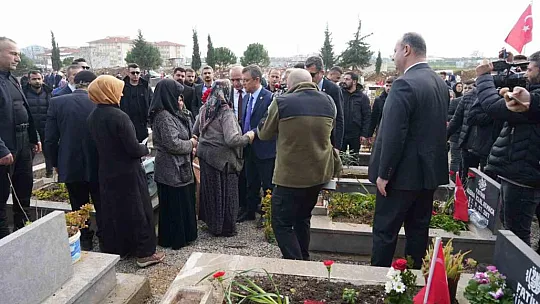 İslahiye'de deprem şehitliğini ziyaret eden Özgür Özel'e tepki