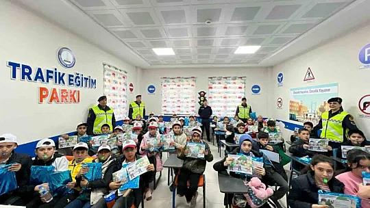 Jandarma'dan öğrencilere temel trafik eğitimi