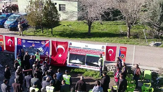 Jandarma trafik ekiplerinden reflektör tak, görünür ol projesi