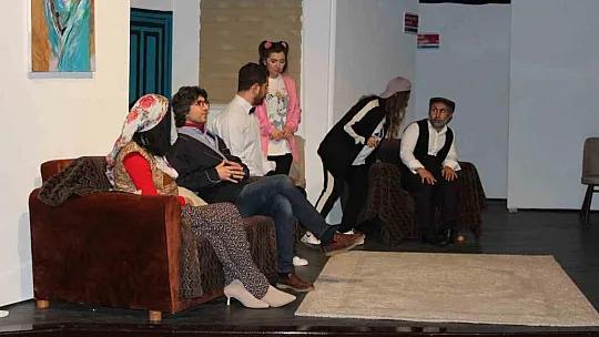 Kahta'da 'Elin Çocukları' oyunu sahnelendi