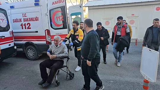 Kahta'da otomobil şarampole devrildi: 3 yaralı