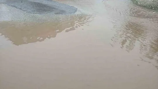 Kahta'da yağmur sonrası yollar göle döndü